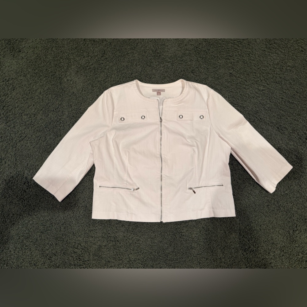 Roz & Ali White Zip-Up Top